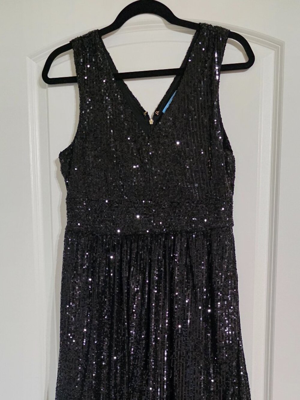 Balck sequined dress